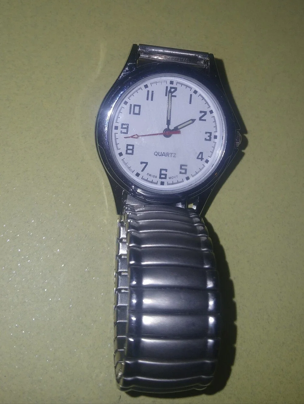 Classic Silver-Tone Quartz Men's Watch - White Dial